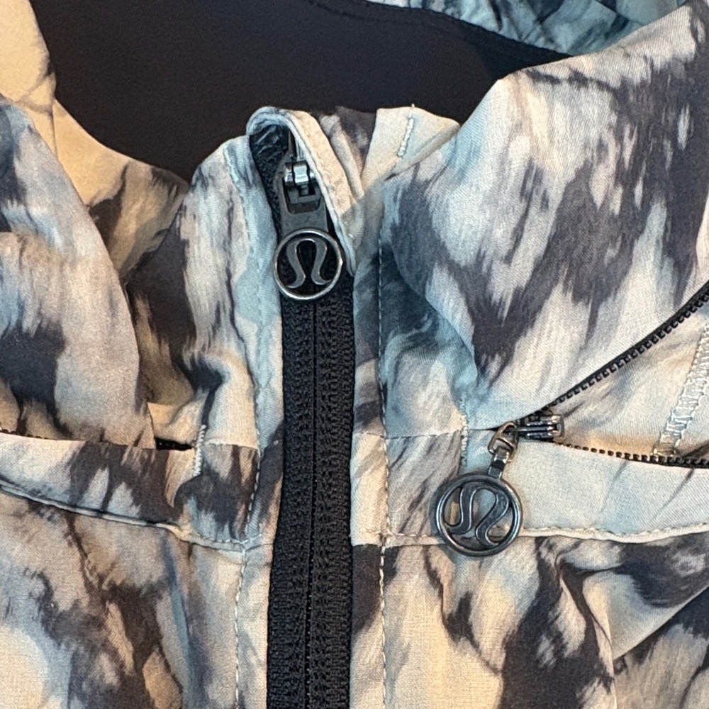 lululemon athletica Black and Cream Ski Jacket - Picture 2 of 5